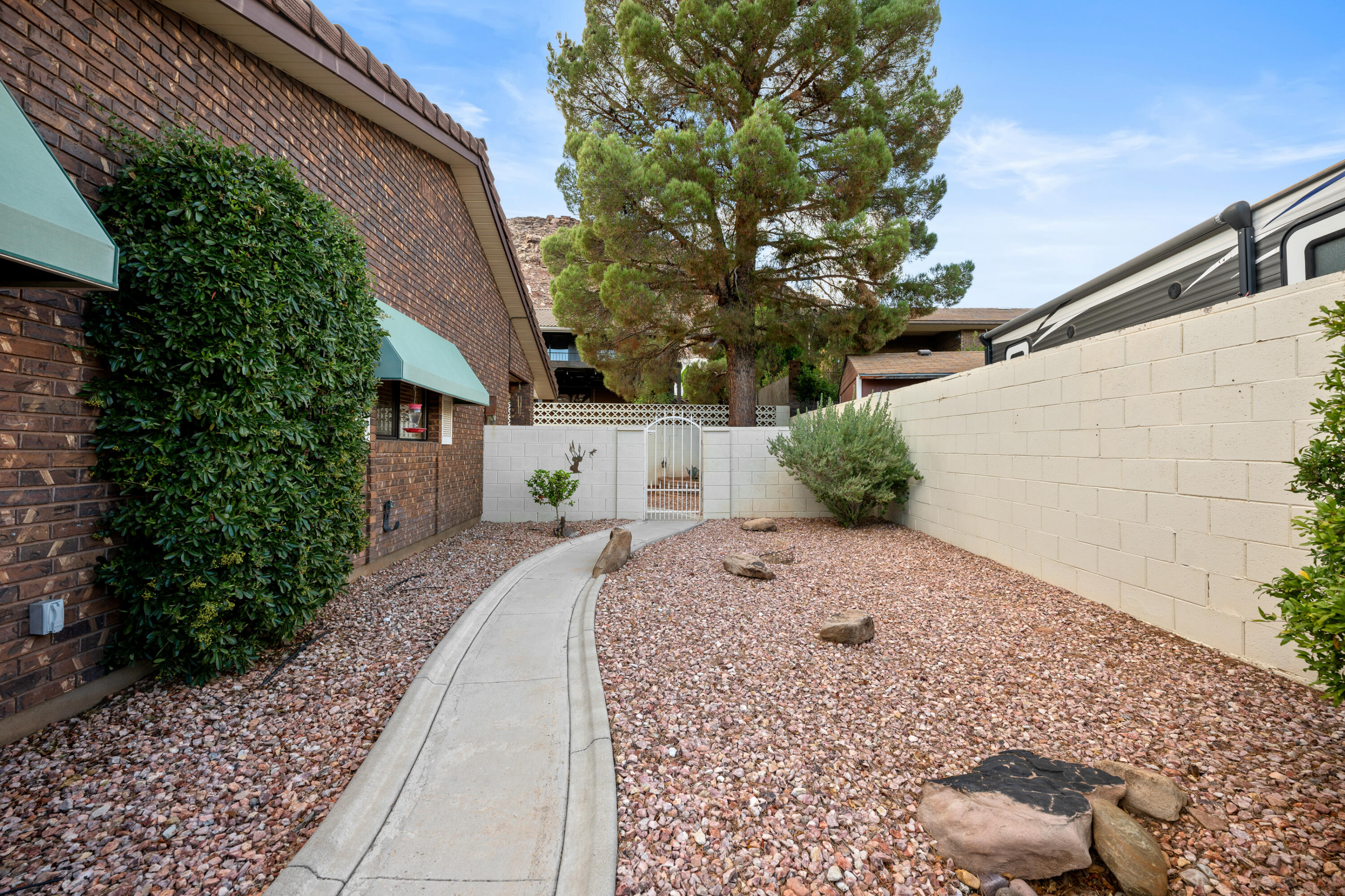 BLOOMINGTON COUNTRY CLUB - Residential