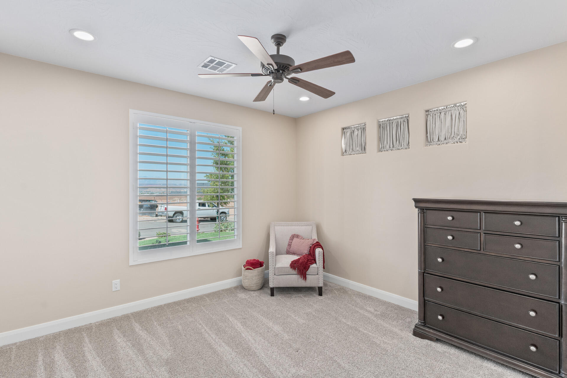 ROADRUNNER RIDGE - Residential