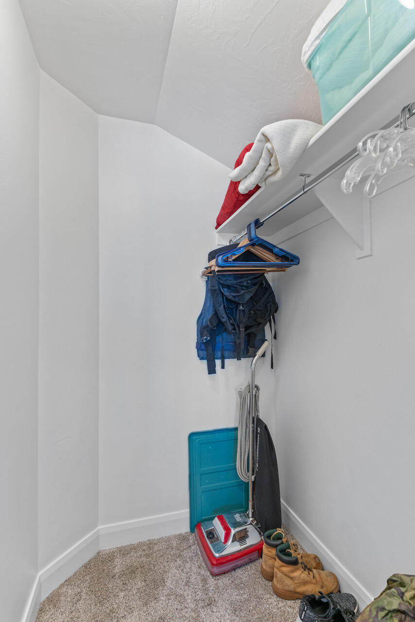 ROADRUNNER RIDGE - Residential