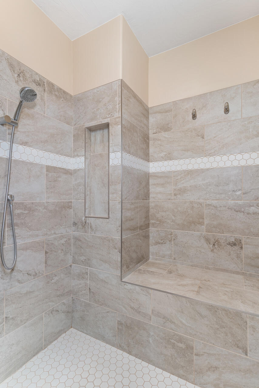 ROADRUNNER RIDGE - Residential