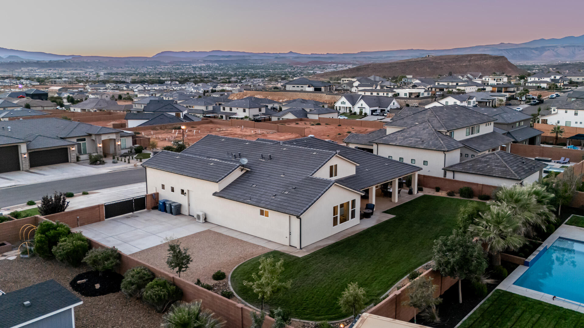 ROADRUNNER RIDGE - Residential