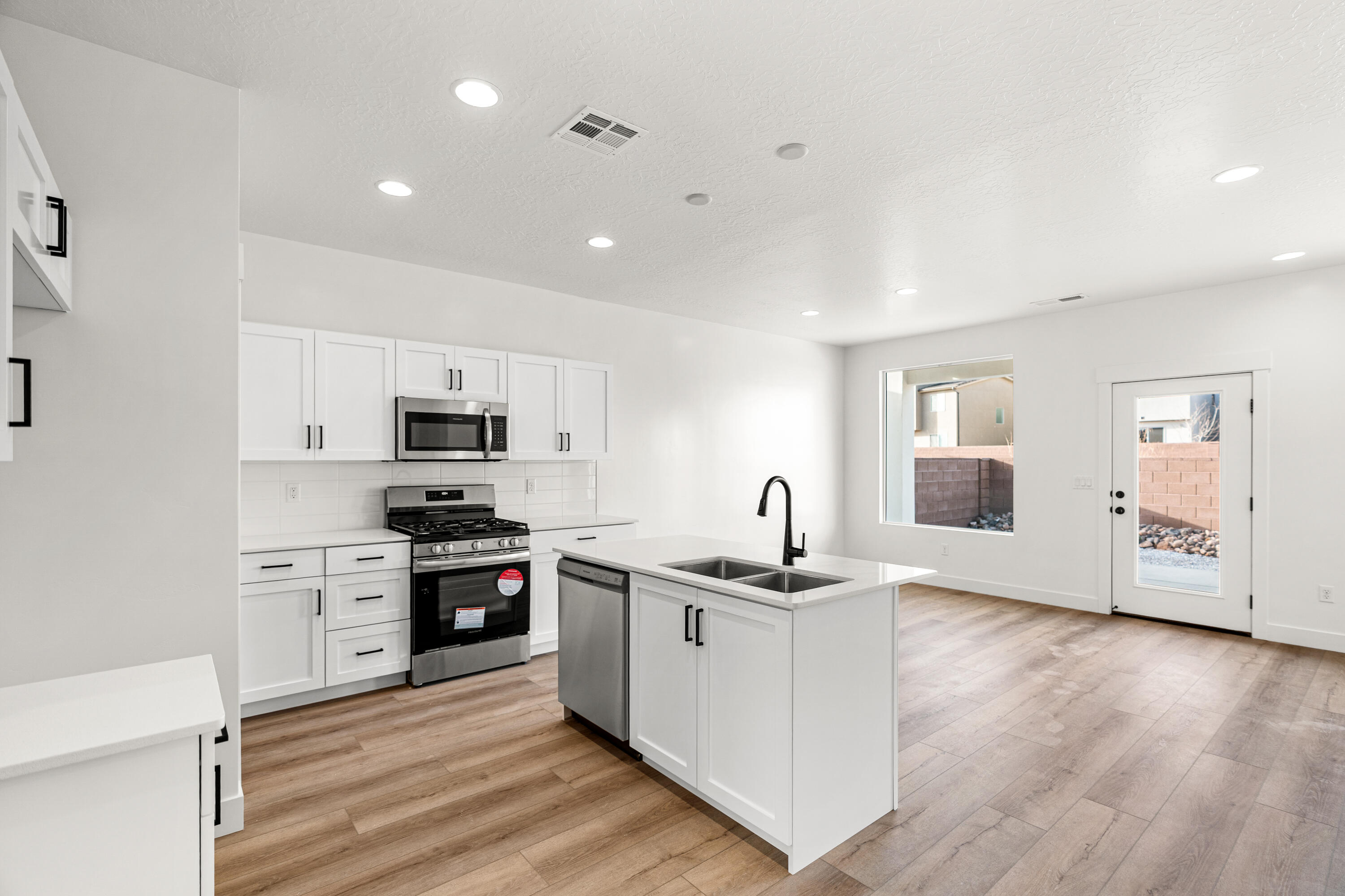 STRAWBERRY FIELDS ESTATES - Residential