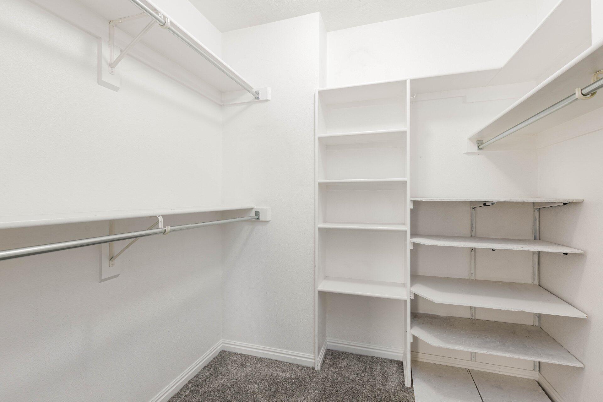 EAGLE'S LANDING - Residential