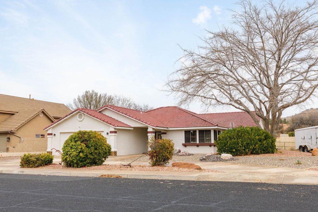 Photo of 1919 S Point DR, Saint George, UT 84790 (MLS # 26-271818)