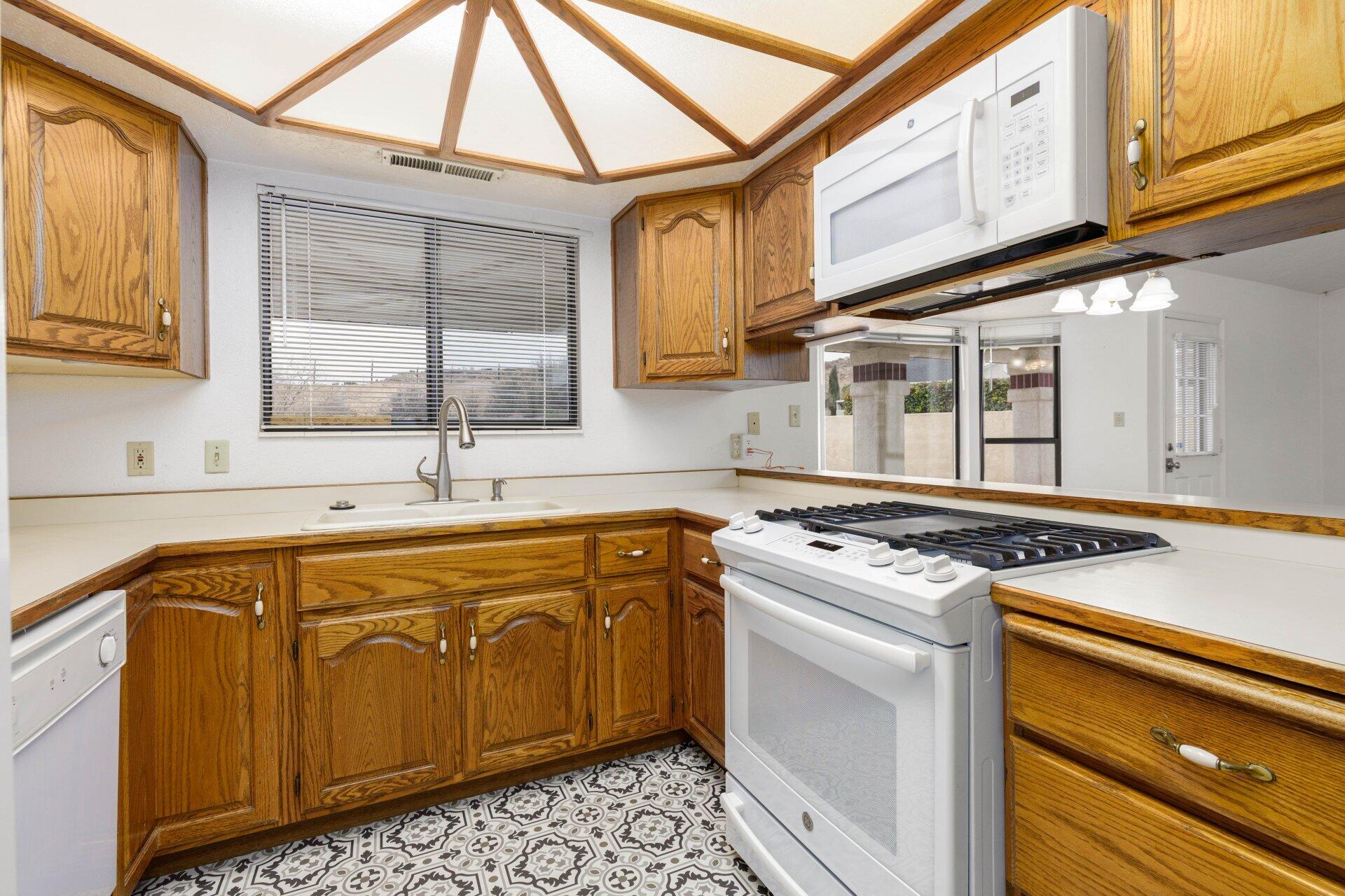 EAGLE'S LANDING - Residential