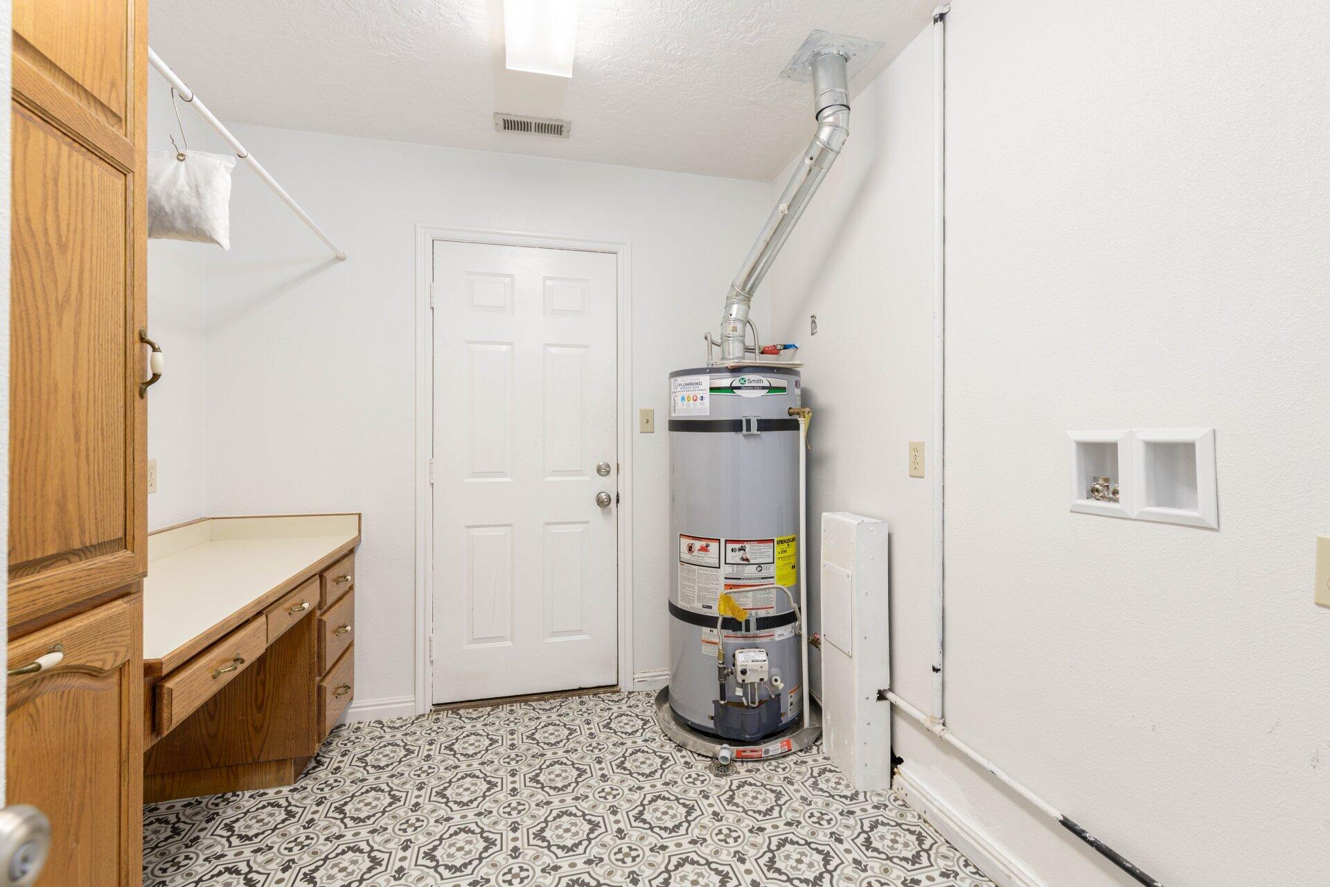 EAGLE'S LANDING - Residential