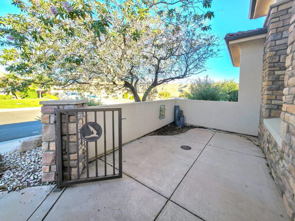 Photo of 700 N 3000 W, Hurricane, UT 84737 (MLS # 25-266097)