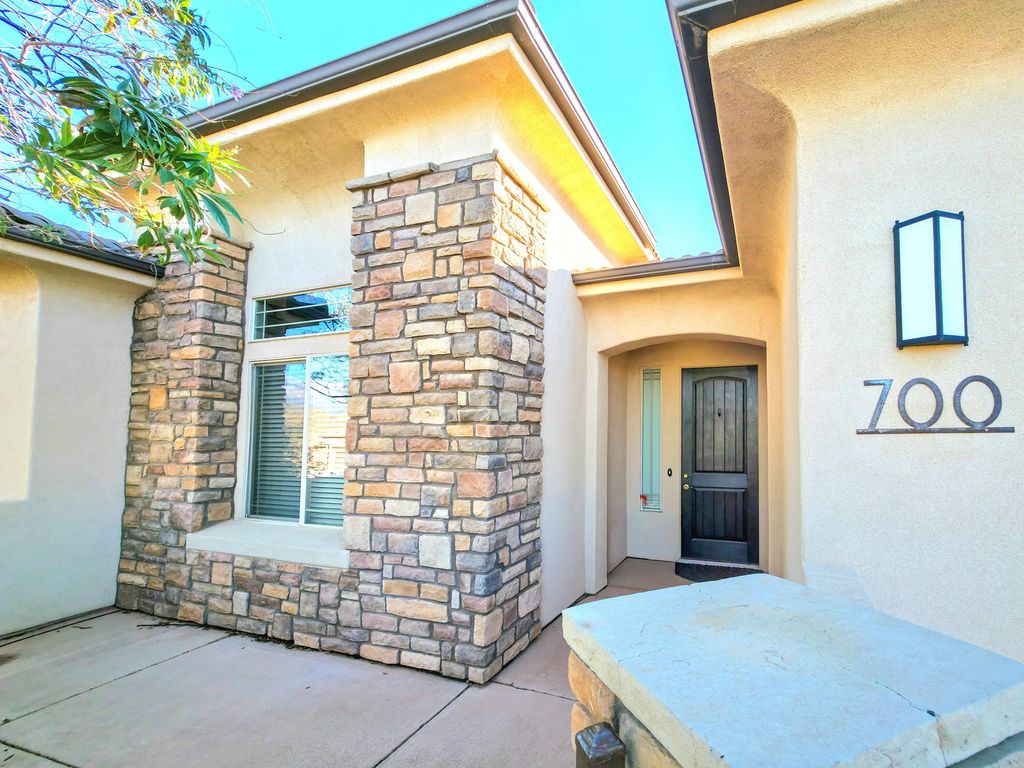 Photo of 700 N 3000 W, Hurricane, UT 84737 (MLS # 25-266097)