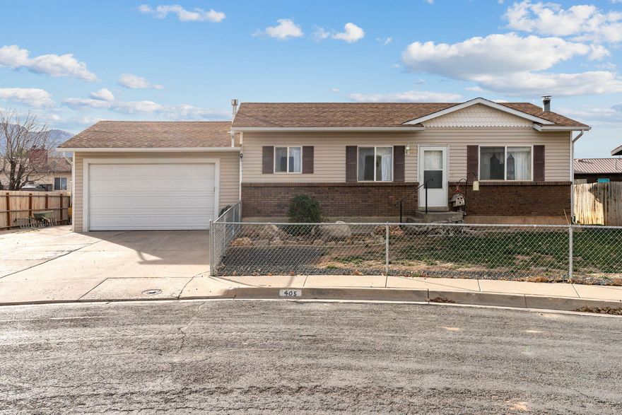 This 4-bedroom, 2-bathroom house offers a practical layout in a convenient location. It is located close to the high school, making daily commutes easy. The home includes four bedrooms, two full bathrooms, and common living areas suitable for everyday use. The kitchen connects to the dining and living spaces, providing a functional setup. The yard is simple and easy to maintain. The property is located in a good area with nearby access to schools, shops, and local services. This is a great home for families or students looking to live in the heart of town!