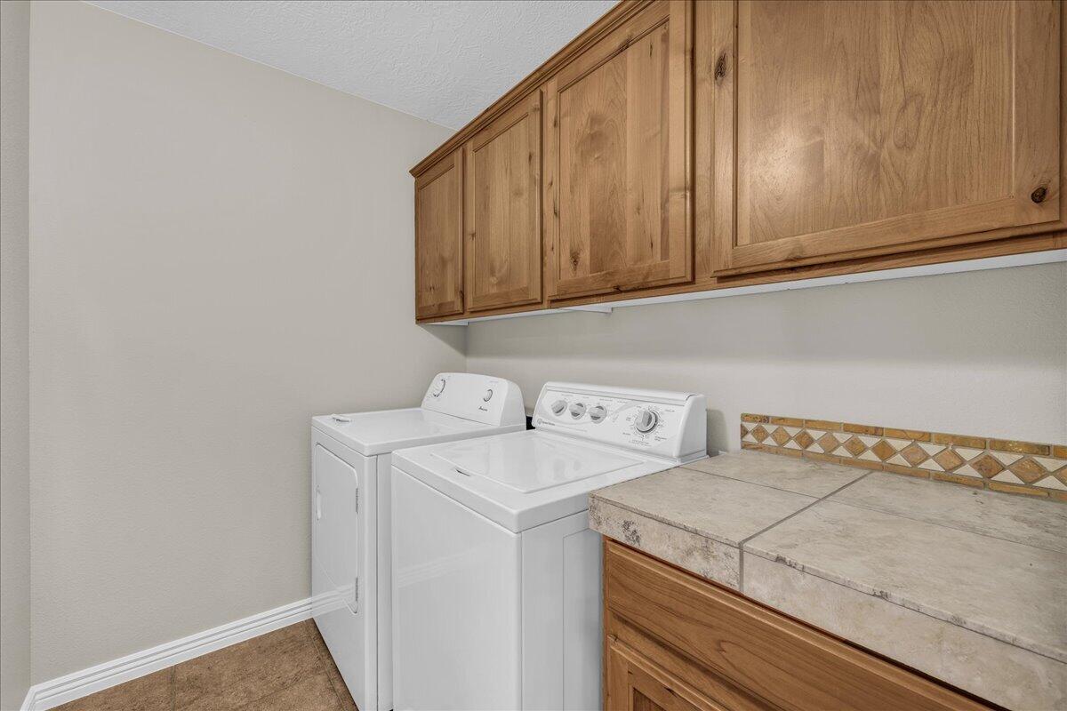 HIDDEN VALLEY TOWN HOMES - Residential