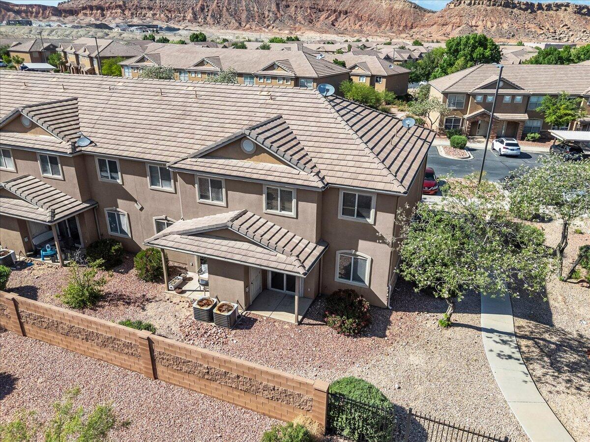 HIDDEN VALLEY TOWN HOMES - Residential