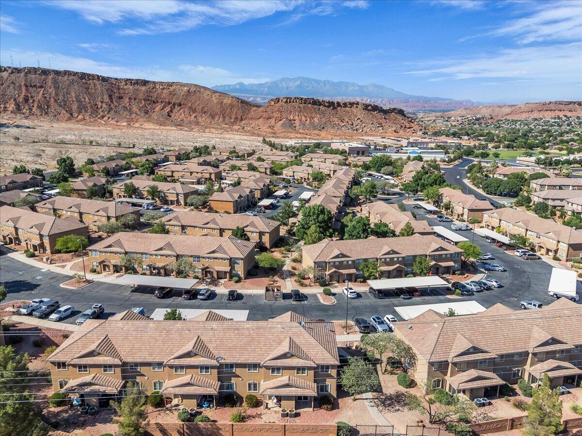HIDDEN VALLEY TOWN HOMES - Residential