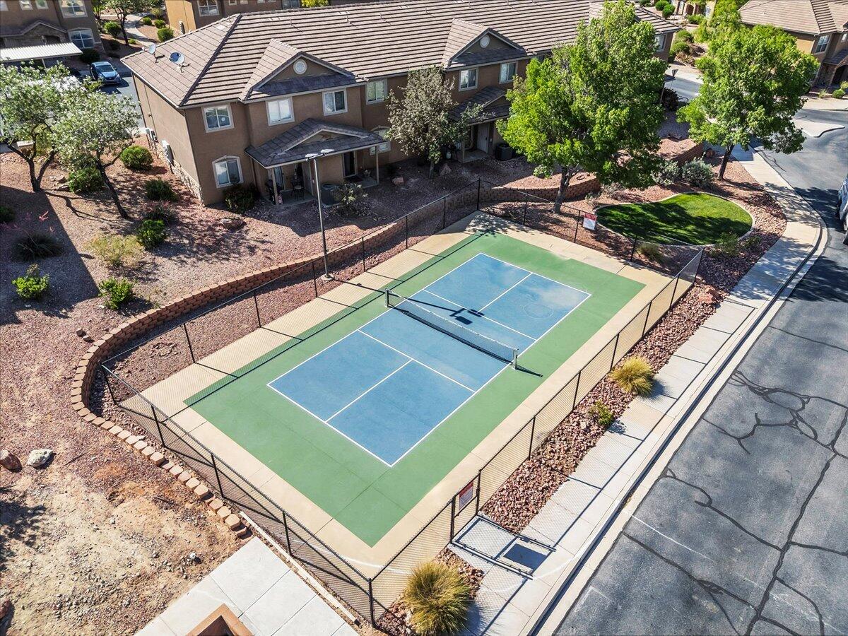 HIDDEN VALLEY TOWN HOMES - Residential
