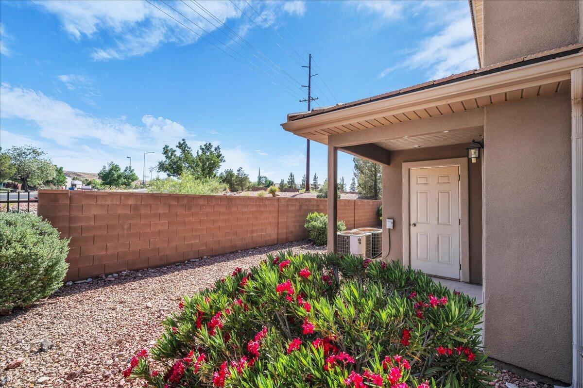 HIDDEN VALLEY TOWN HOMES - Residential