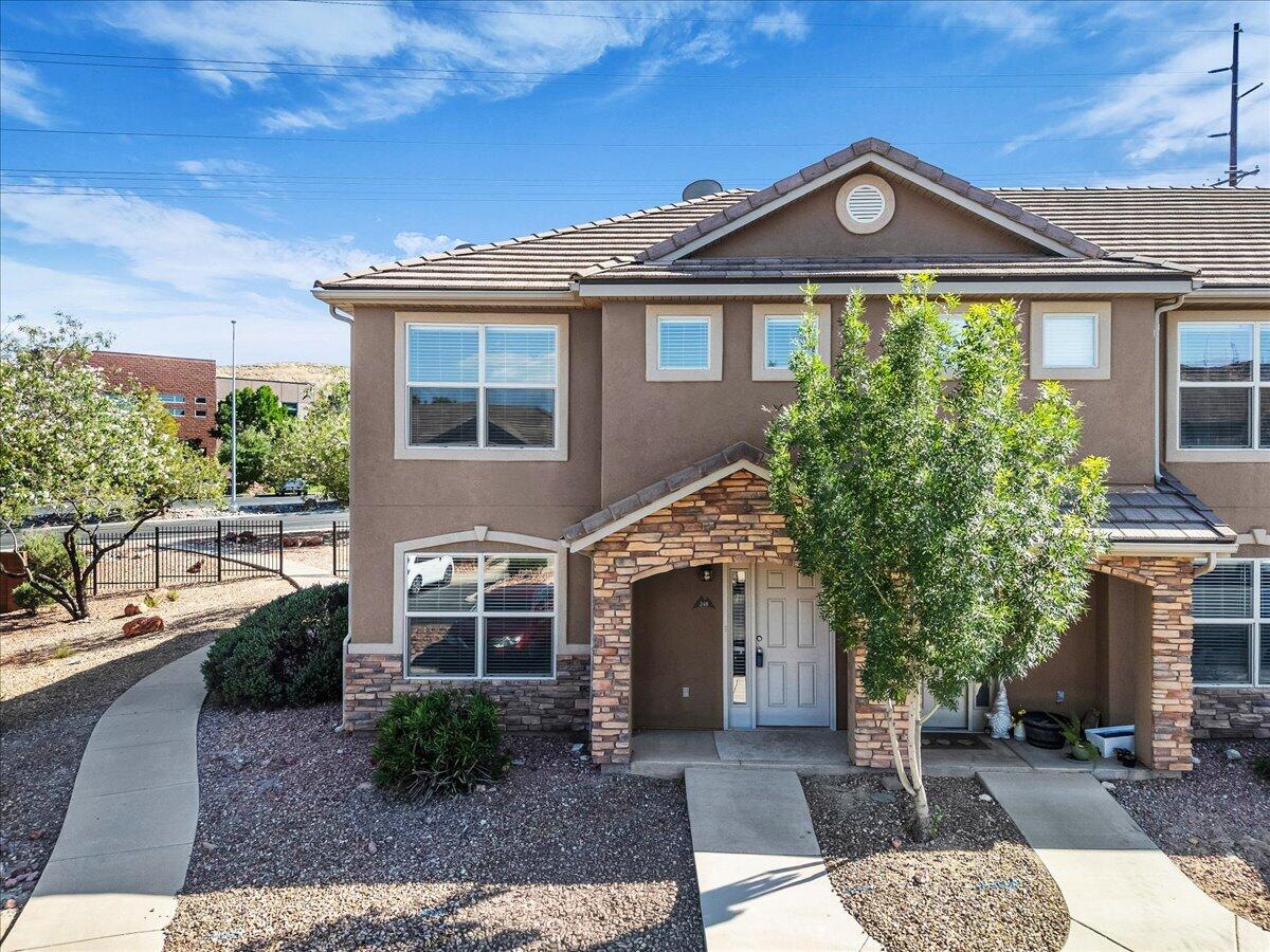 HIDDEN VALLEY TOWN HOMES - Residential