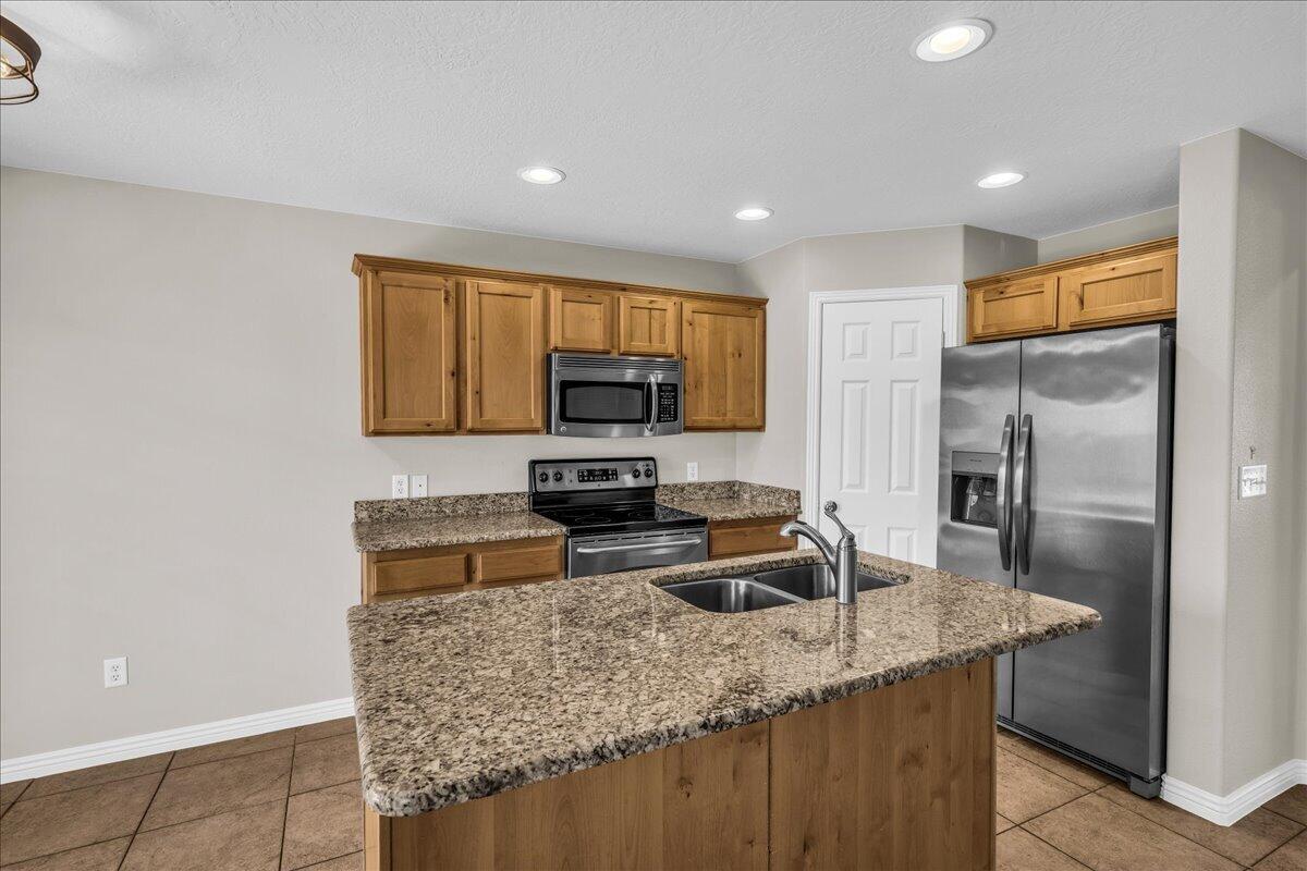 HIDDEN VALLEY TOWN HOMES - Residential
