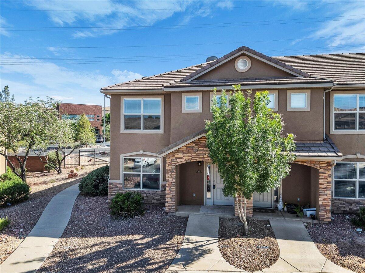 HIDDEN VALLEY TOWN HOMES - Residential