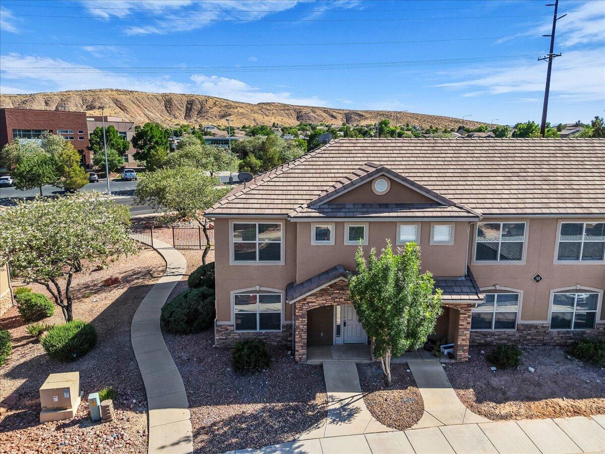 HIDDEN VALLEY TOWN HOMES - Residential