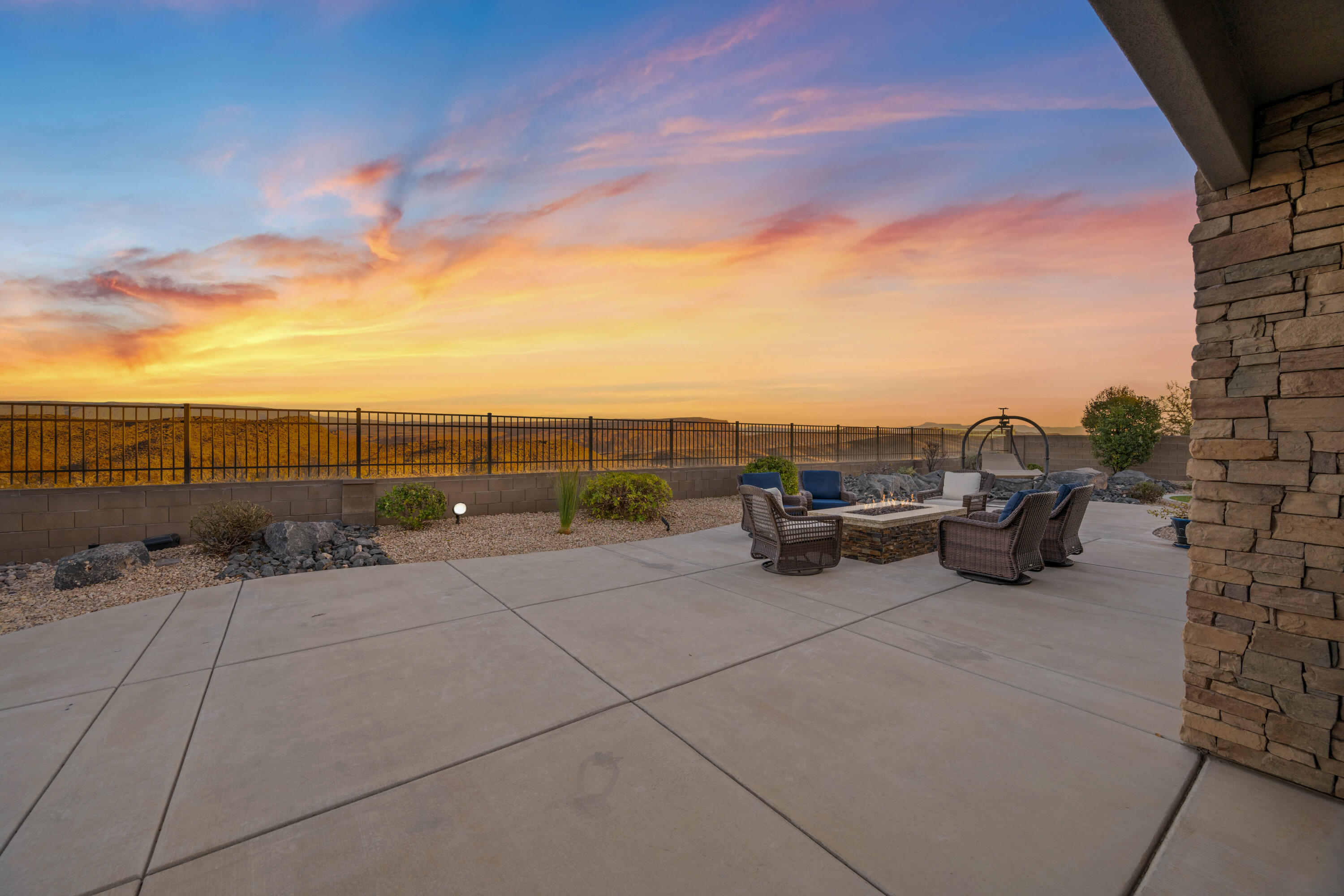 HIGHLAND PARK AT THE CORAL CANYON - Residential