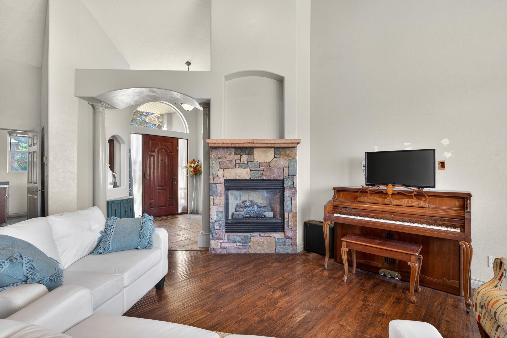 BOULDERS - Residential