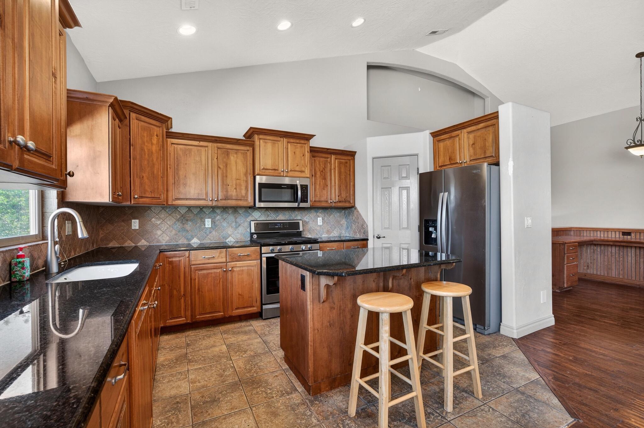 BOULDERS - Residential