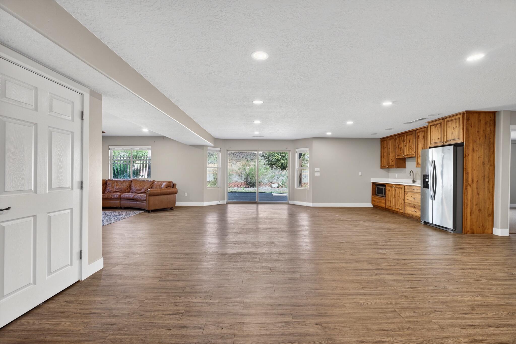 BOULDERS - Residential