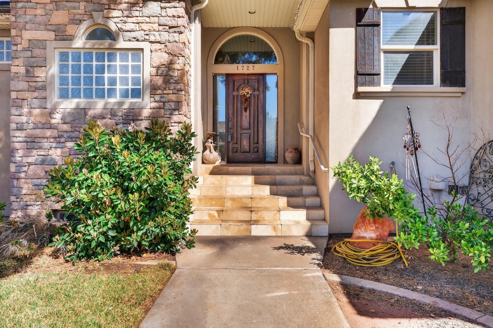 BOULDERS - Residential