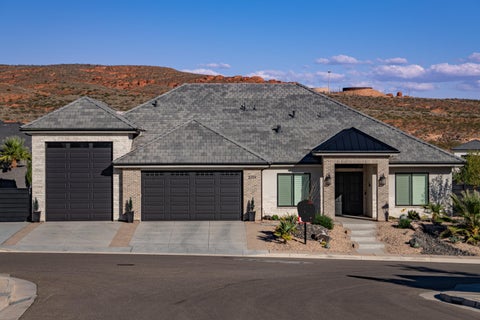 Photo of 2204 N Fairway DR, Washington, UT 84780 (MLS # 26-275784)