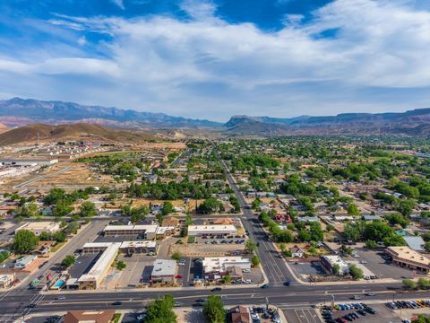 Tiny photo for 75 N 200 W, Hurricane, UT 84737 (MLS # 26-271901)
