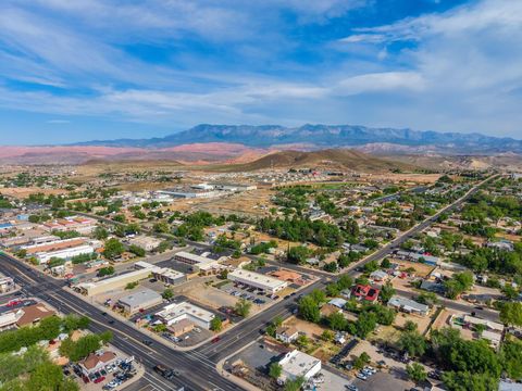 Tiny photo for 75 N 200 W, Hurricane, UT 84737 (MLS # 26-271901)