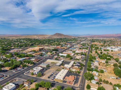 Tiny photo for 75 N 200 W, Hurricane, UT 84737 (MLS # 26-271901)
