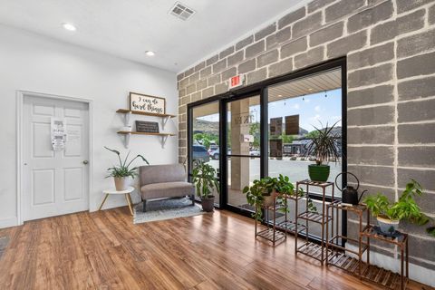 Tiny photo for 75 N 200 W, Hurricane, UT 84737 (MLS # 26-271901)