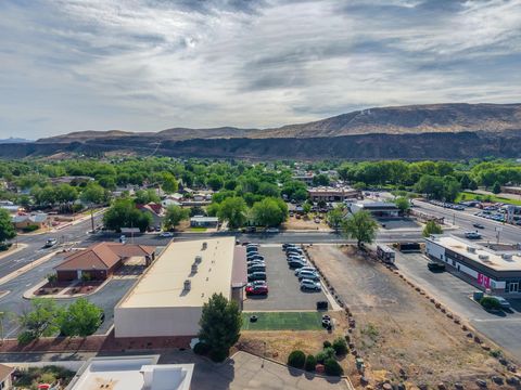 Tiny photo for 75 N 200 W, Hurricane, UT 84737 (MLS # 26-271901)
