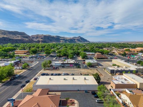 Tiny photo for 75 N 200 W, Hurricane, UT 84737 (MLS # 26-271901)
