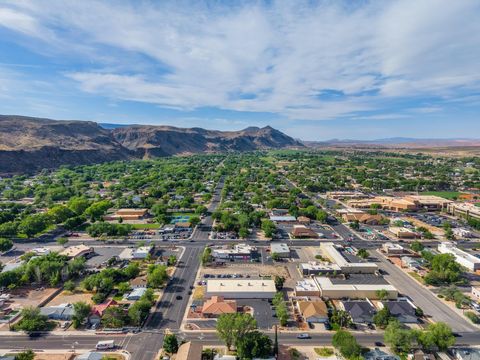 Tiny photo for 75 N 200 W, Hurricane, UT 84737 (MLS # 26-271901)
