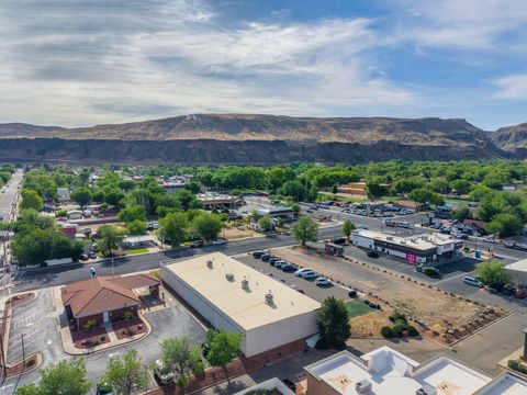 Tiny photo for 75 N 200 W, Hurricane, UT 84737 (MLS # 26-271901)