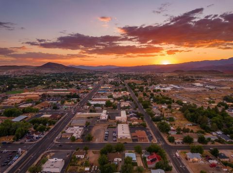 Tiny photo for 75 N 200 W, Hurricane, UT 84737 (MLS # 26-271901)
