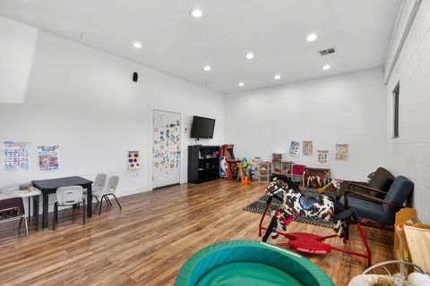 Tiny photo for 75 N 200 W, Hurricane, UT 84737 (MLS # 26-271901)