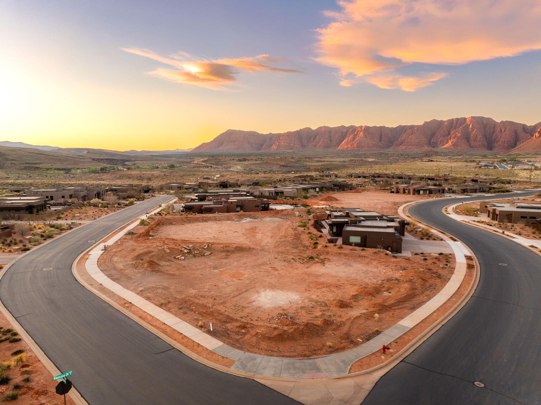 INDIGO TRAILS - Land