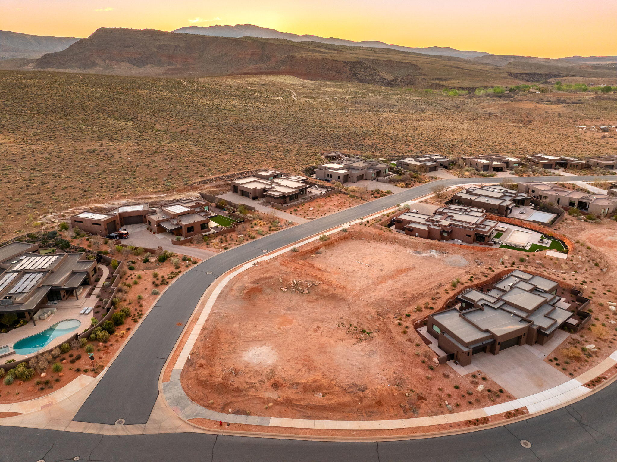 INDIGO TRAILS - Land