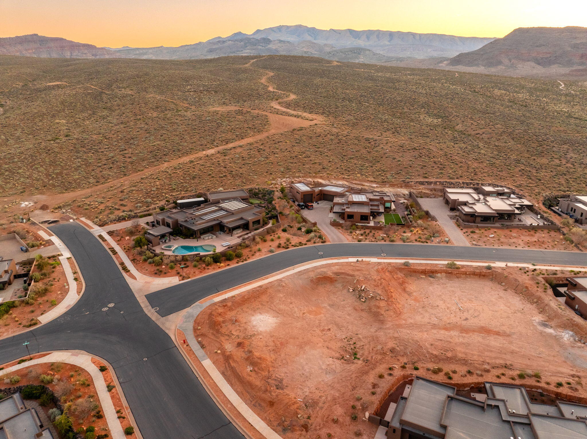 INDIGO TRAILS - Land