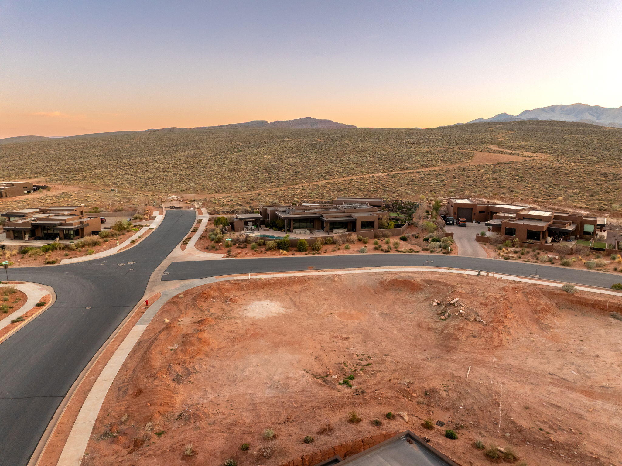 INDIGO TRAILS - Land