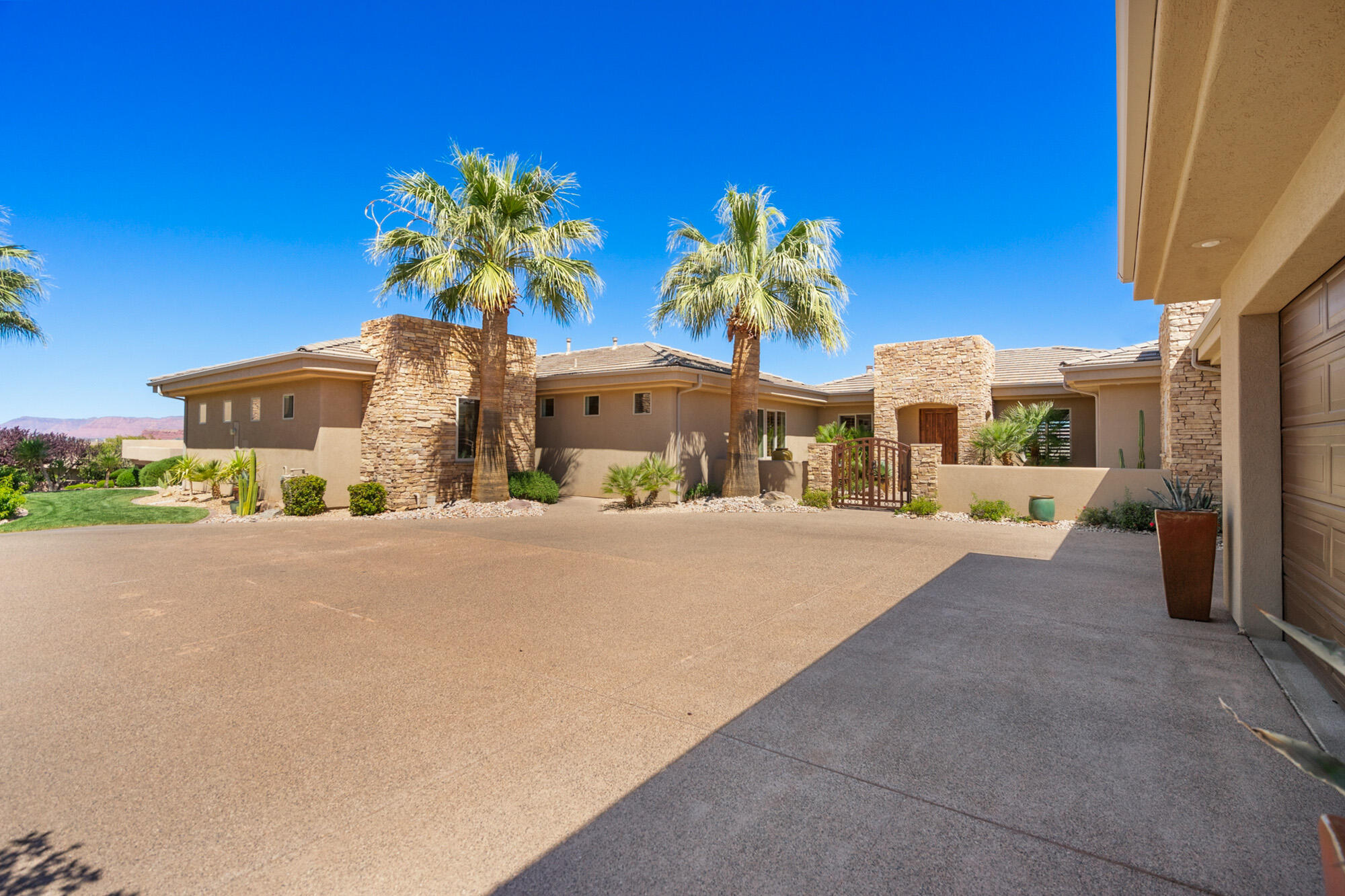 STONE CLIFF - Residential