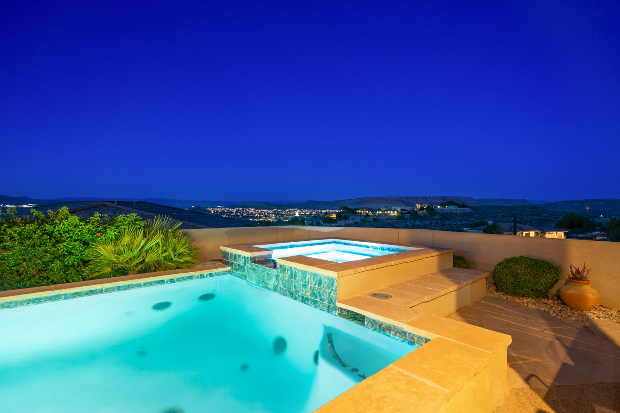 STONE CLIFF - Residential