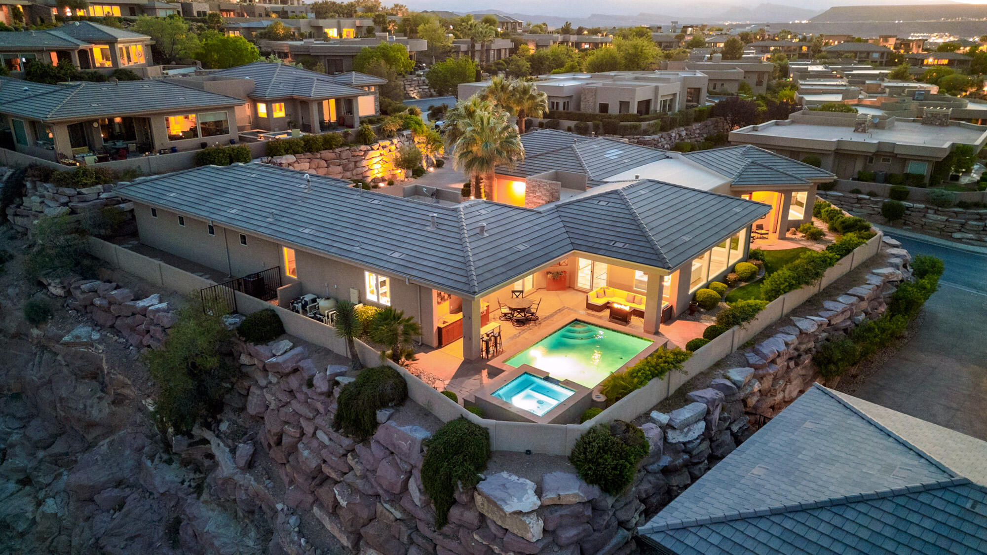 STONE CLIFF - Residential