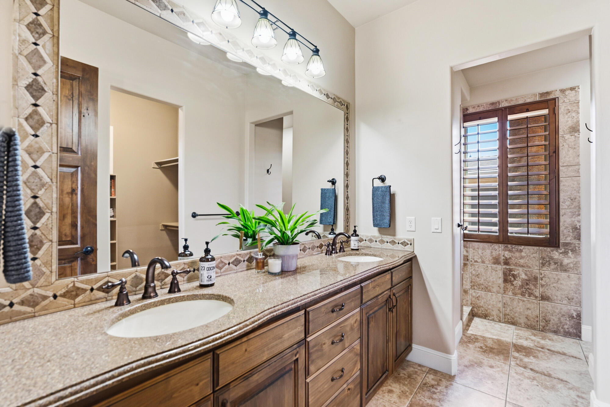 STONE CLIFF - Residential