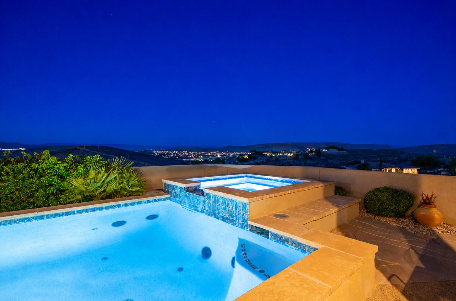 STONE CLIFF - Residential