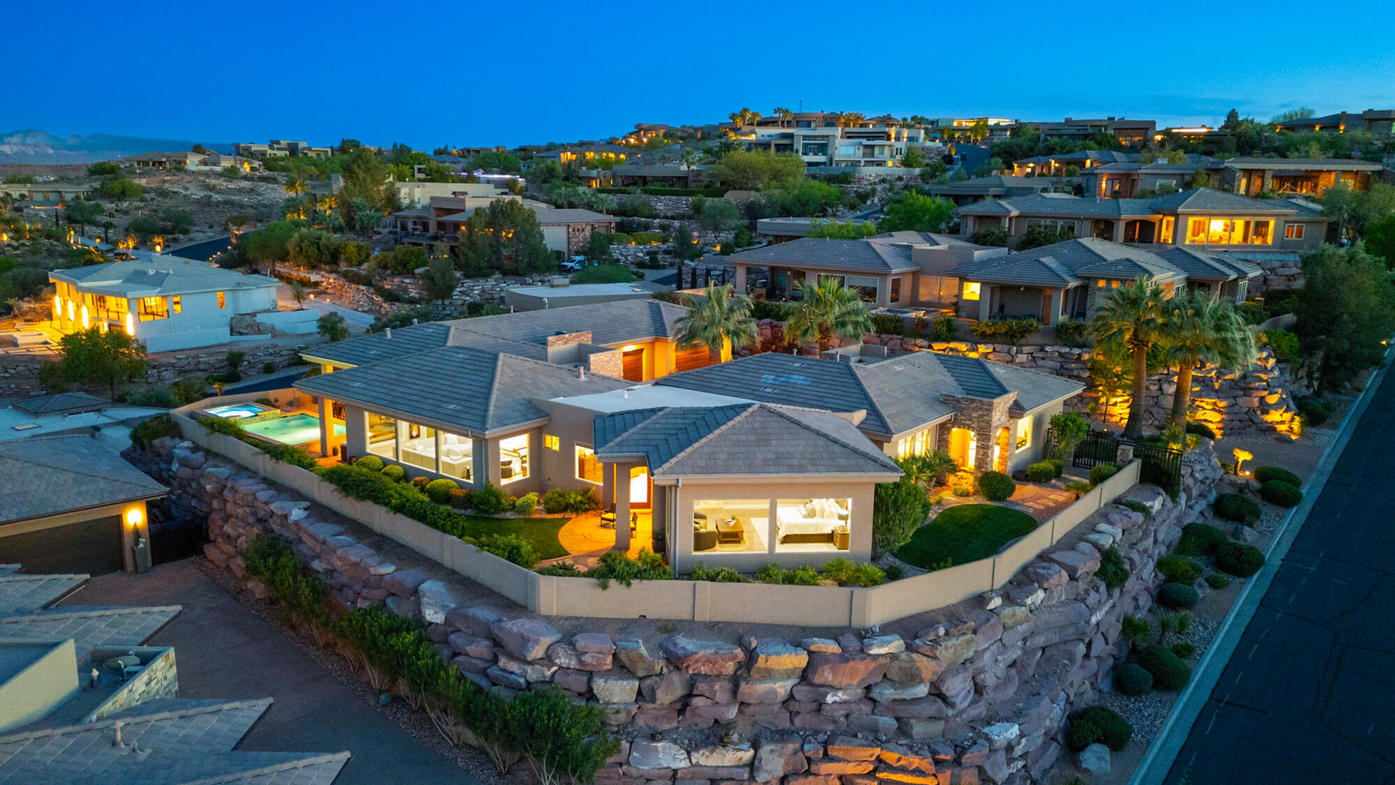 STONE CLIFF - Residential