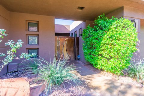 Tiny photo for 2331 W Entrada Trail #59, Saint George, UT 84770 (MLS # 25-265883)