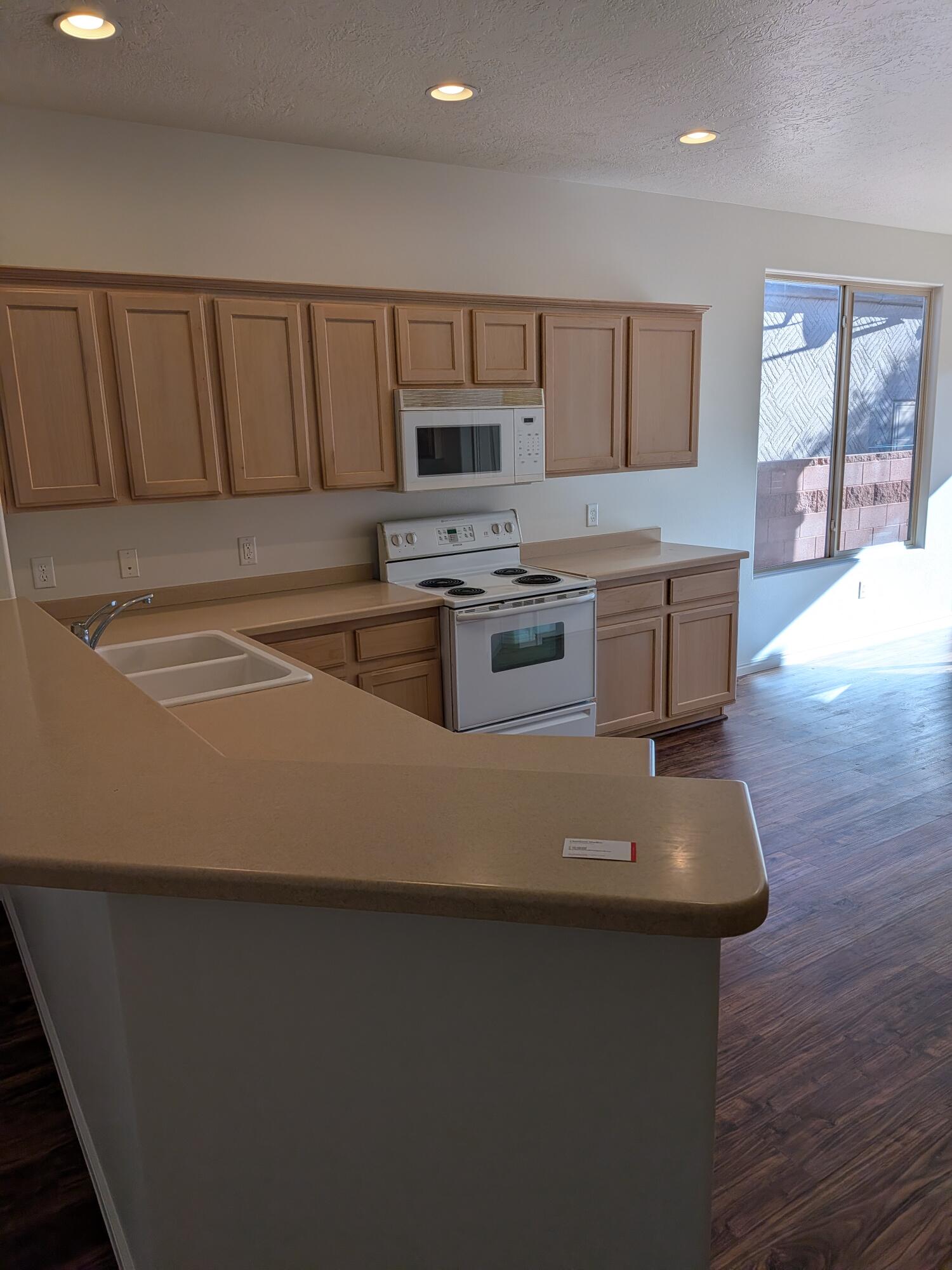 CORAL CANYON - Residential